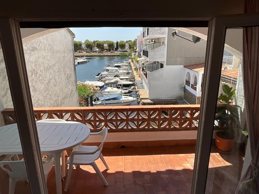 Lindo Apartamento Con Vistas Al Puerto Mistral Empuriabrava Exterior foto